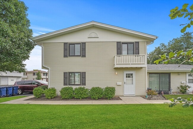 Building Photo - 1323 Wakeby Ln Unit 1323