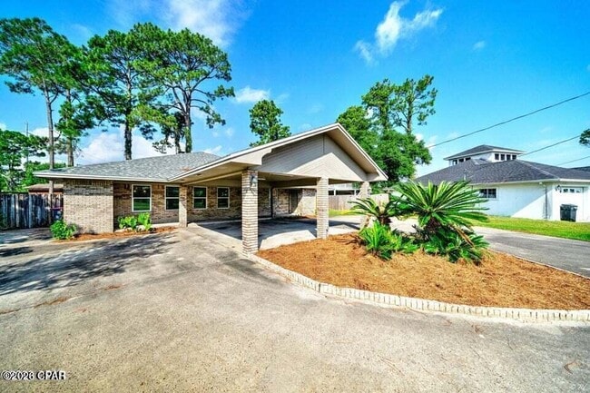Building Photo - 350 Greenwood Cir