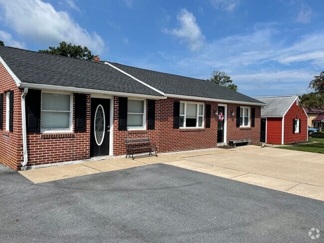 Building Photo - COMING SOON! 3 Bed 1 Bath in Shippensburg,... Rental