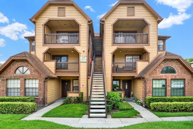 Building Photo - 1/1 Condo in Gated Lakefront Community of Altamonte Springs! Unit 304