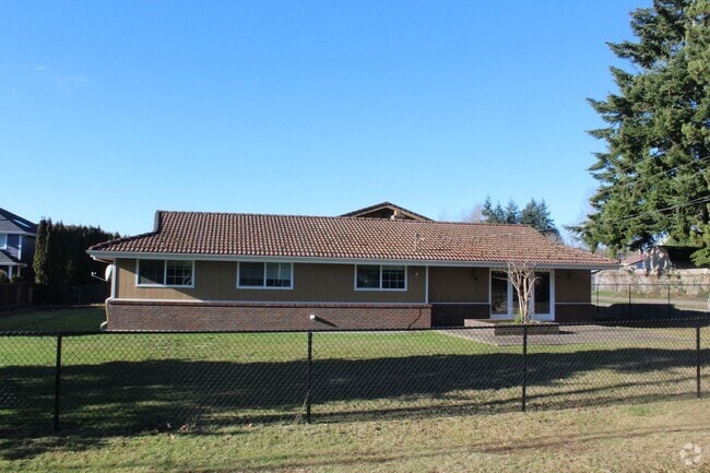 Building Photo - Beautiful 4 bedroom Rambler home with shop...