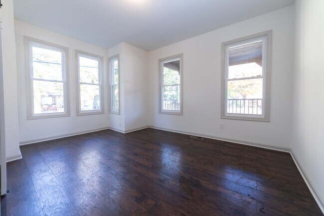 84 Sheffield Ave Unit 1st flr