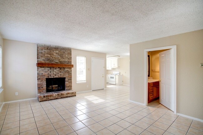 Building Photo - N. Cooper Duplex Unit 710 N. Cooper St.