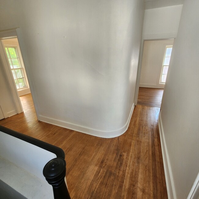 Building Photo - 29 Leverett St Unit Upper front