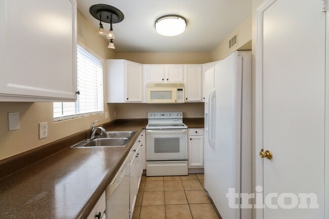 Photo - 1406 E Kerry Ln