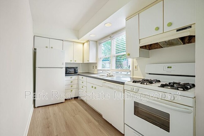 Photo - 505 N Greensboro St Unit A