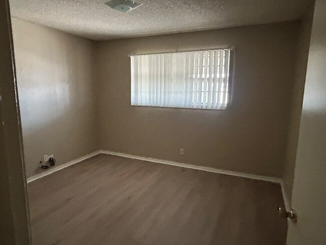 Photo - 1900 W 9th St