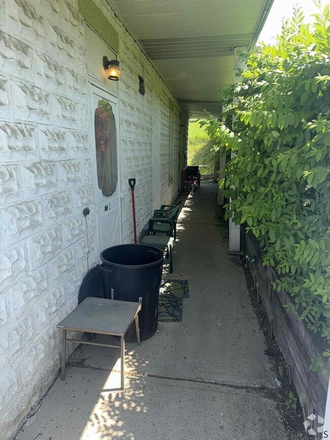 Building Photo - 530 Naylor Rd Rental