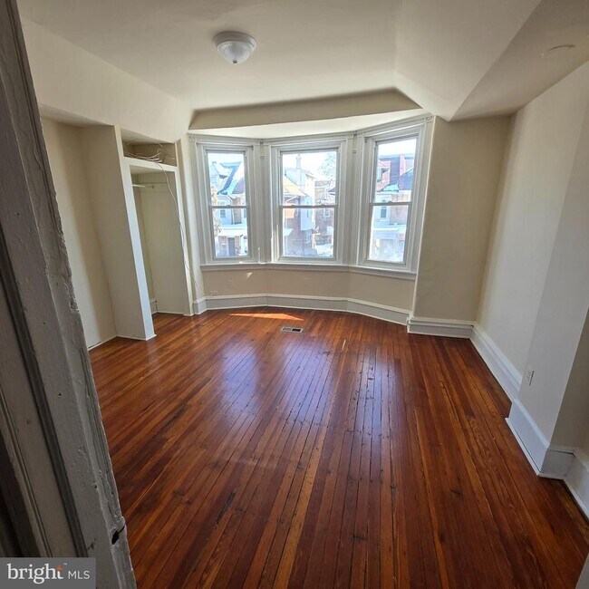 Photo - 4906 N Camac St
