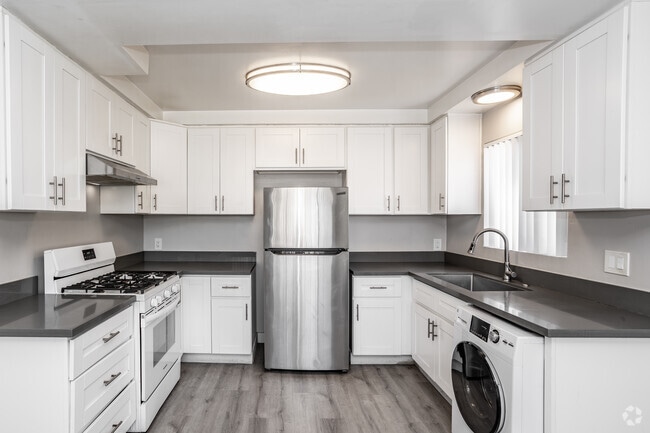 3BR, 2BA - 1,372SF - Kitchen
