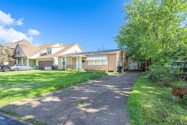 Photo - 1726 Du Barry Ln