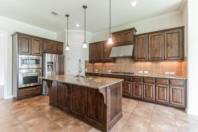 Photo - 208 Angus Dr