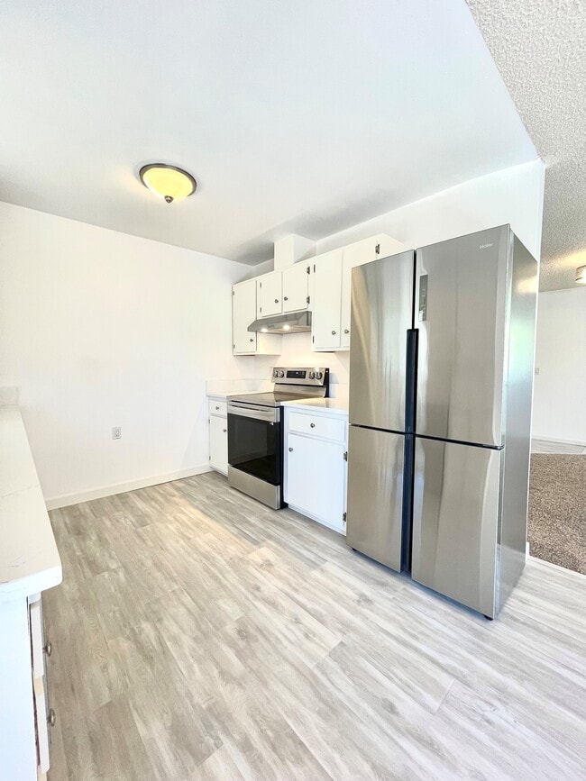 Photo - 2142 Rhodora St