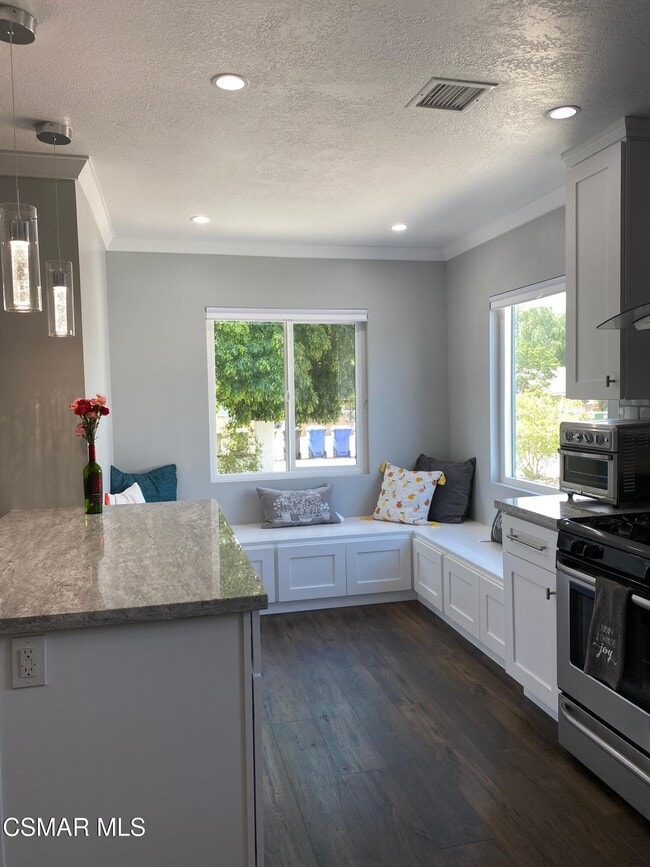 Photo - 4511 Barnard St