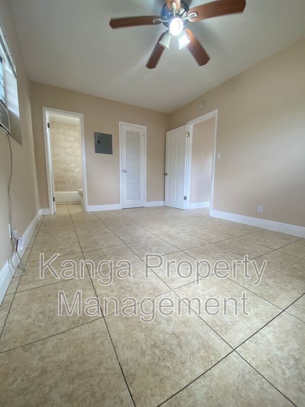 Photo - 4820 Maine St Unit #1