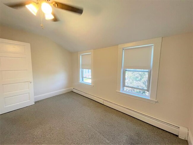 Building Photo - 224 Harvard St Unit 3
