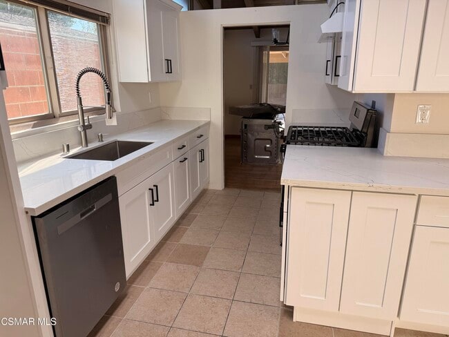 Photo - 10513 Odessa Ave