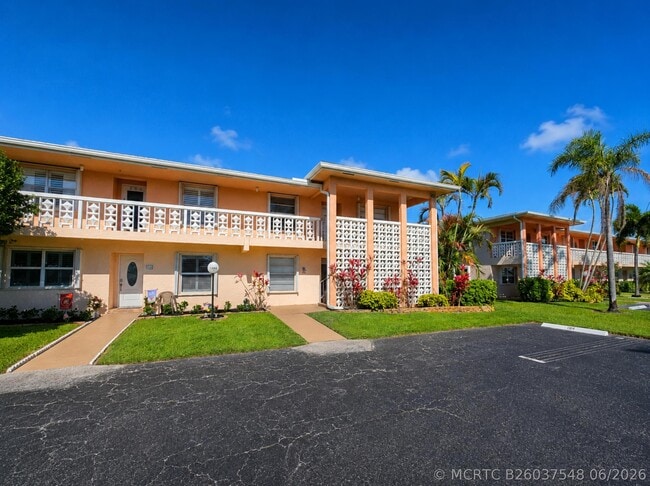 Building Photo - 1440 NW 20th Ave Unit 104