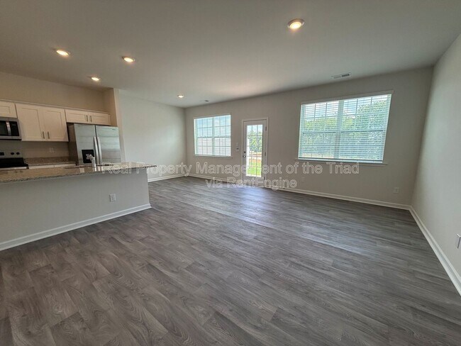 Photo - 1112 Broholmer Ln