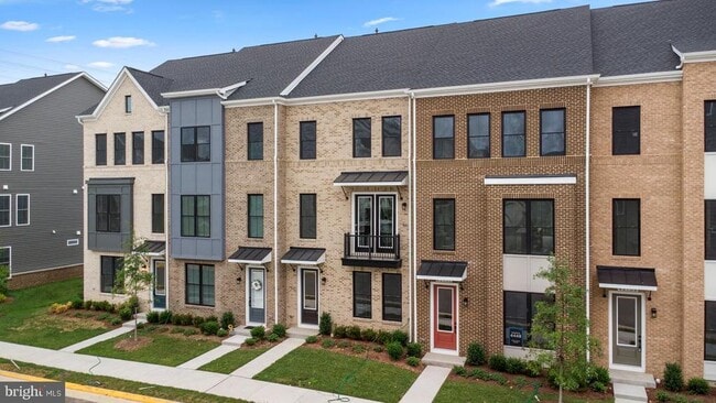 Building Photo - 42104 Picasso Sq