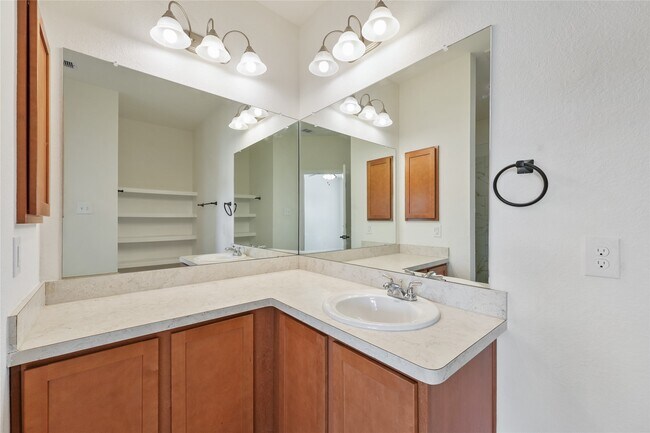 Photo - 5006 Fairwater Ct