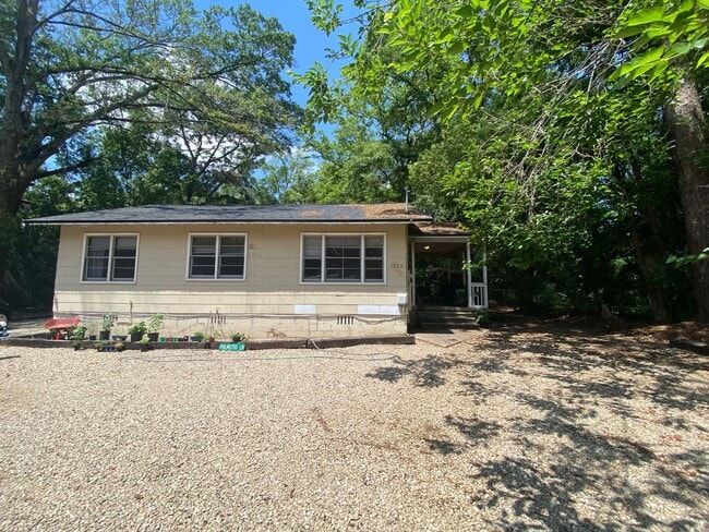 Photo - 1725 Airport Dr