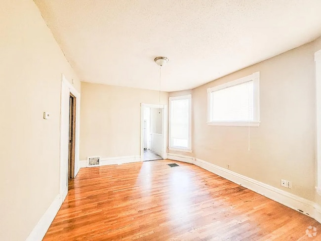 Building Photo - 2640 Fillmore St NE Rental