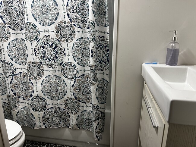 Photo - 5614 N Wayne Ave Unit Ground Level