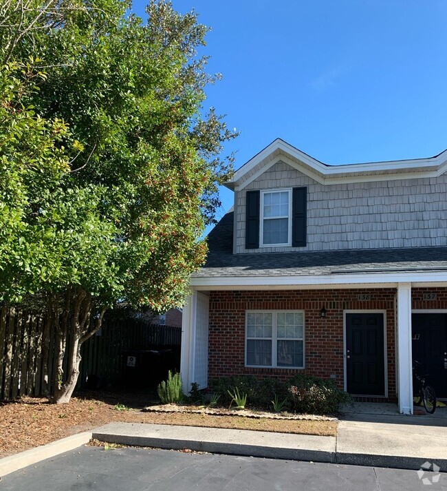 Building Photo - 1 Bedroom 1.5 Bathroom Townhome in Myrtle ...