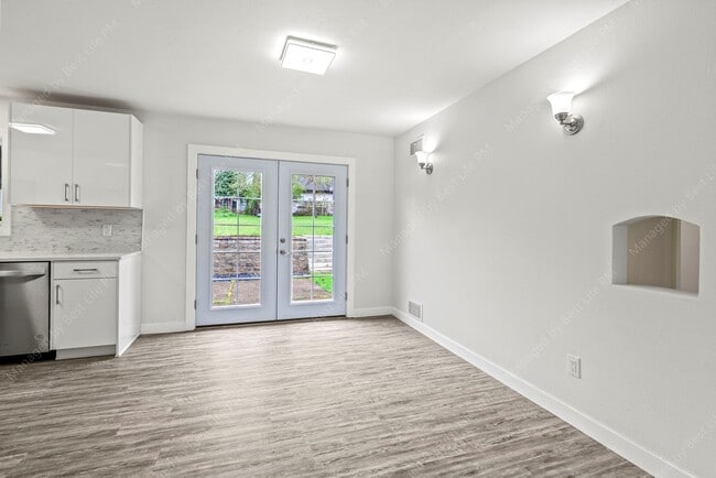 Photo - 7331 SW Oak St