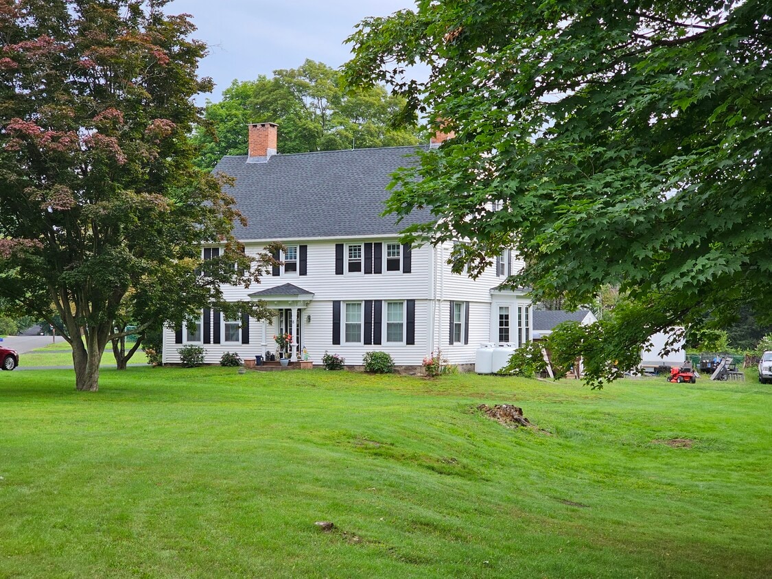 Photo - 8 Alto Rd (Burlington, CT)