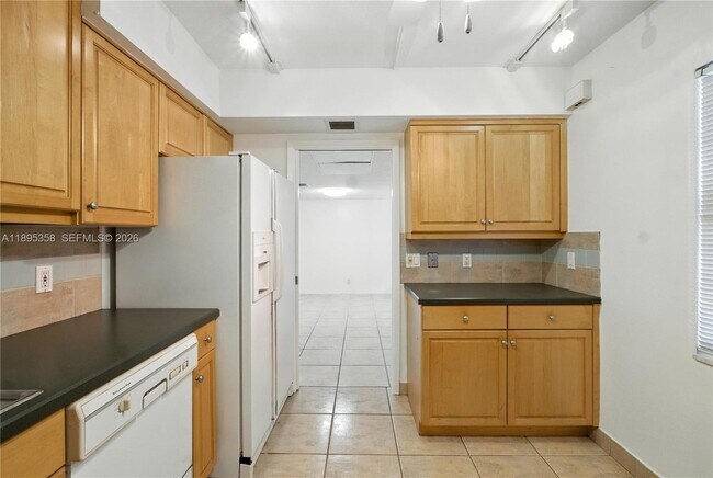 Photo - 3850 Oaks Clubhouse Dr Unit 307