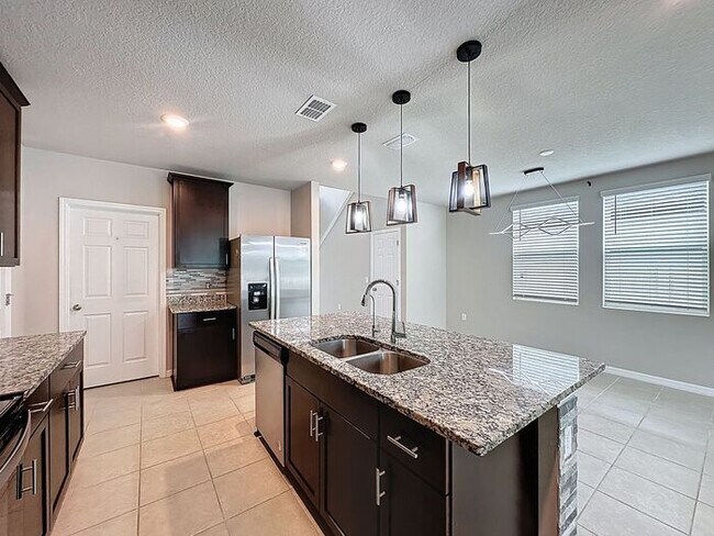 Photo - Wonderful like new and pet friendly home in Winter Haven