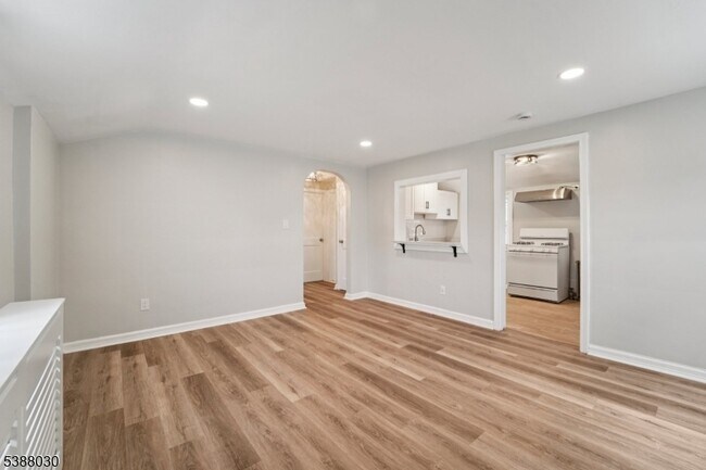 Photo - 2-11 31st St