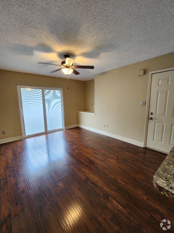 Building Photo - 4780 Pontchartrain Dr Rental