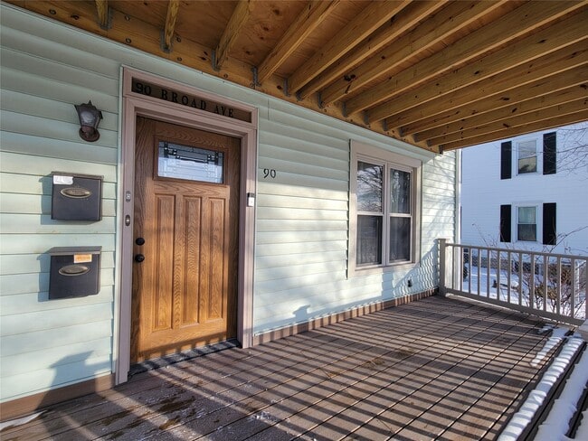 Photo - 90 Broad Ave Unidad 1