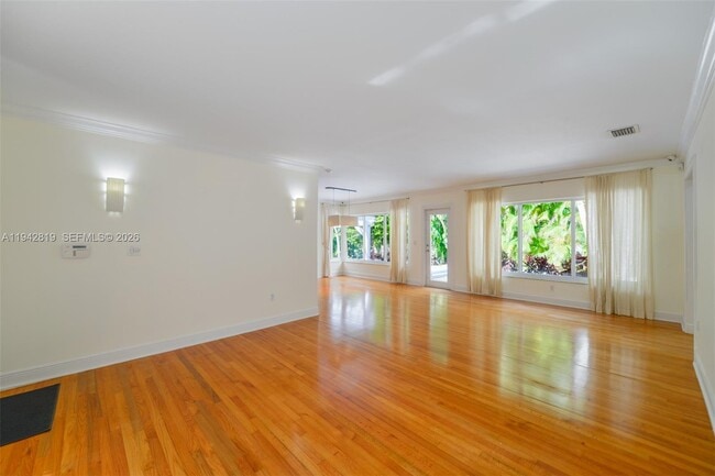 Photo - 911 Mariana Ave