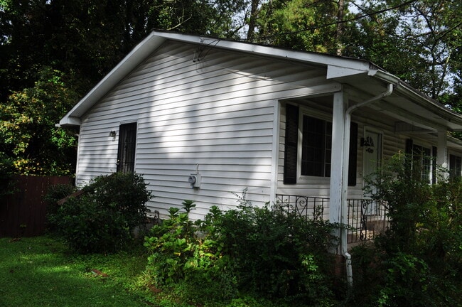 Photo - 2875 Hedgewood Dr NW