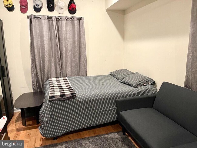 Photo - 3212 Winter St