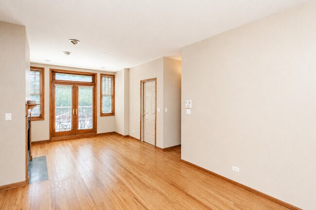 Photo - 3240 N Racine Ave Unit 1