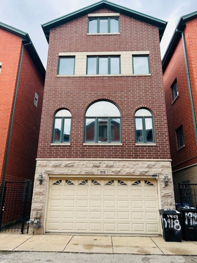 Building Photo - 1918 S Louie Pkwy