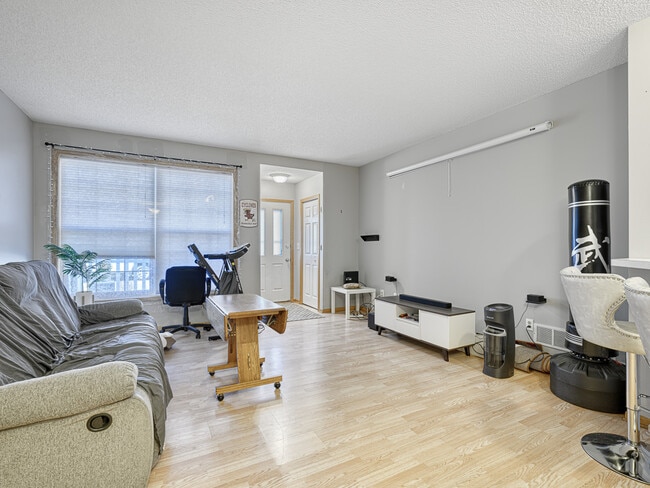 Photo - 1961 Bluestem Ln