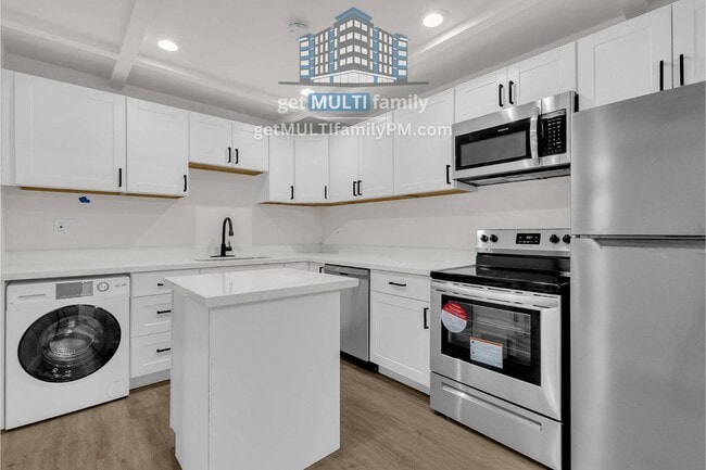 Building Photo - 325 N 17th Dr