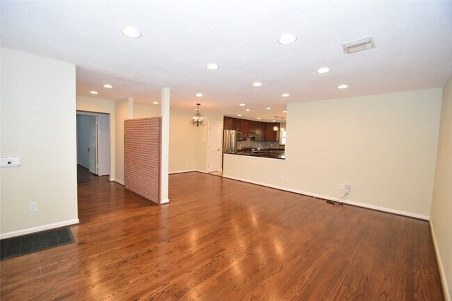 Photo - 8434 Bluegate St