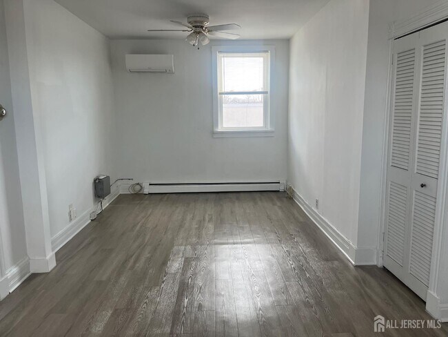 Photo - 110 Oak Tree Ave Unit 2