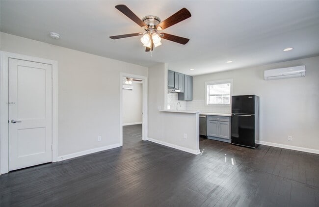 Photo - 710 Hemphill St Unit 2