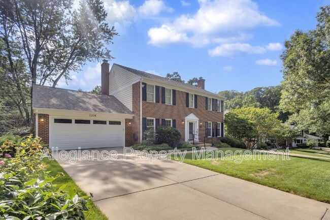 2206 Fort Ward Pl