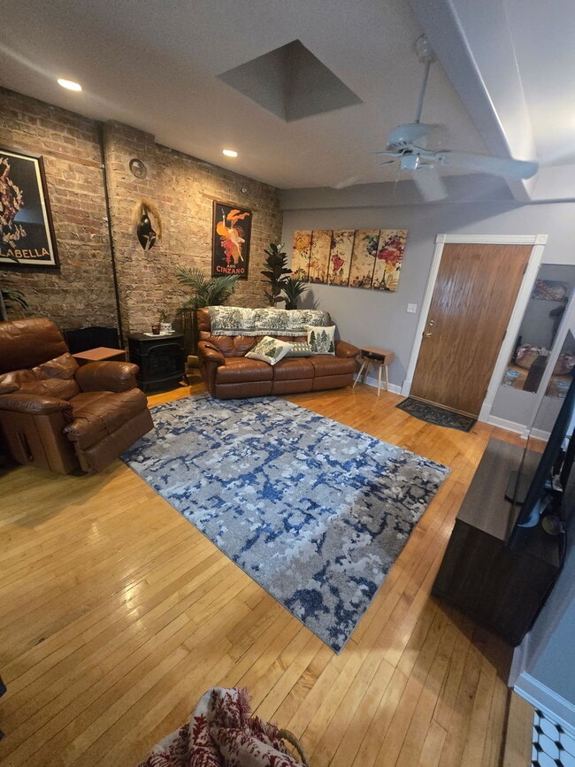 Photo - 520 N Milwaukee Ave