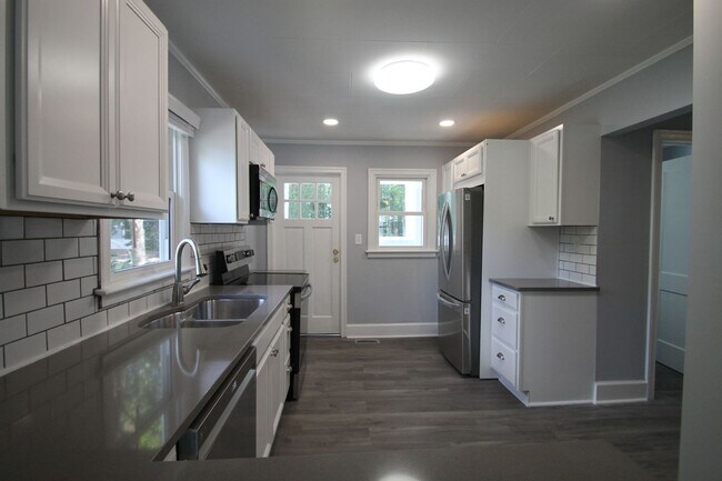 Photo - 1058 Ebenezer Ave Ext