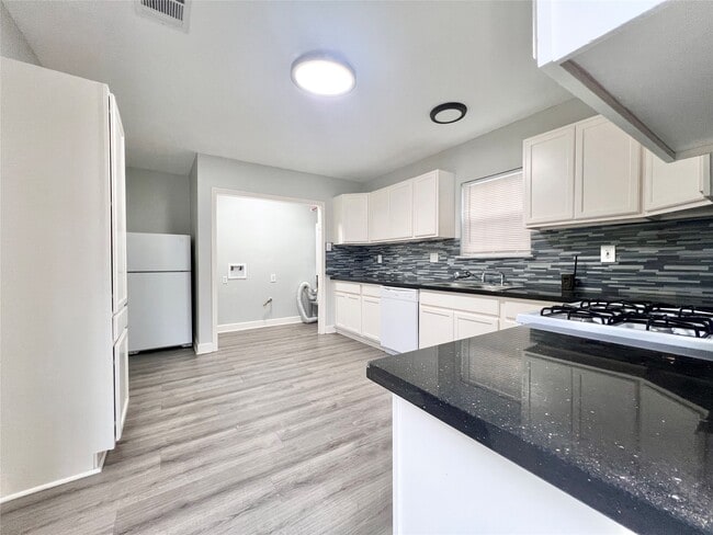 Photo - 2412 Stuart St